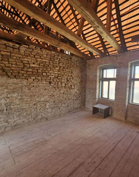 Dana Rogoz și soțul ei, Radu Dragomir, renovează proprietatea de la Viscri / sursă foto: Instagram