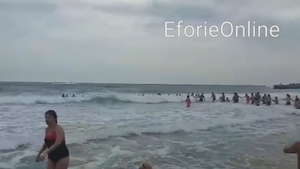 Lanţ uman pentru salvarea din mare a unor fete la Eforie Nord! Imagini impresionante