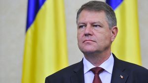 Klaus Iohannis a stat numai două minute la ședința informală a noului Guvern