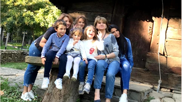 Imaginea de milioane! Maria Băsescu, alături de cei patru nepoți ai ei