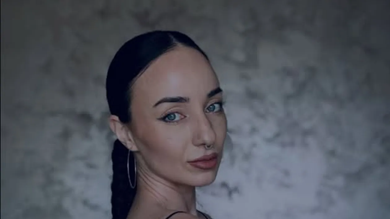 Ea e Andrada, polițista din Iași, care s-a retras din meserie pentru a face Only Fans. Ce reducere le-a pregătit foștilor colegi