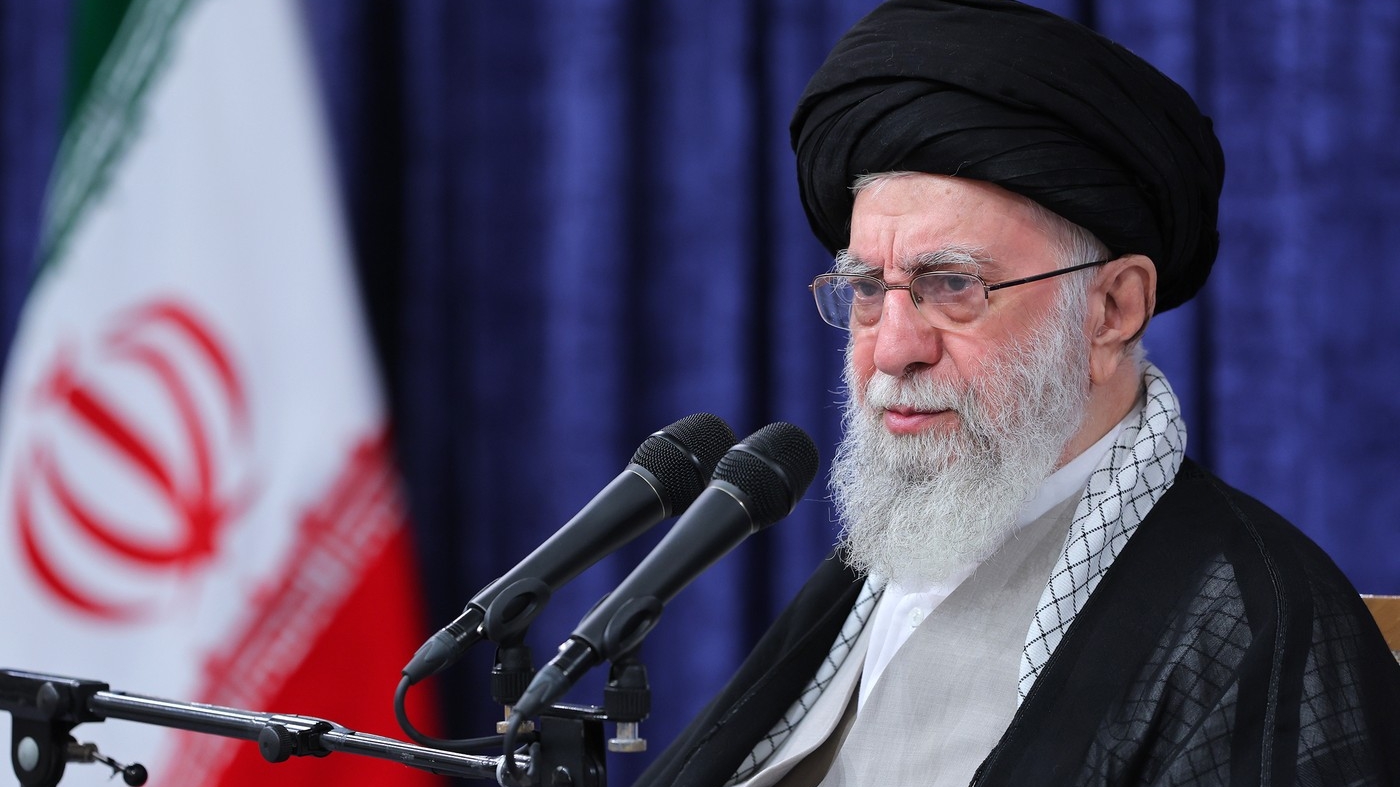 Averea secretă a lui Ali Khamenei. Cum a făcut aproape 100 de miliarde de dolari din suferințele iranienilor de rând