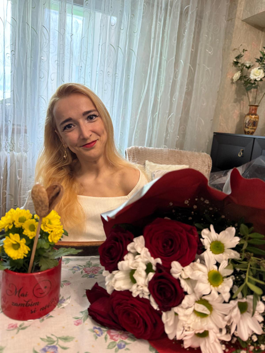Povestea emoționantă a tinerei cu dizabilități: ”Am scris această carte cu gura și cu nasul!” Detalii incredibile