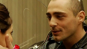 Burlacul Vladimir Draghia, agasat de o concurenta care vrea sa il sarute in fiecare editie a show-ului! "Daca eu m-as saruta acum cu tine, m-as simti ca o curva"