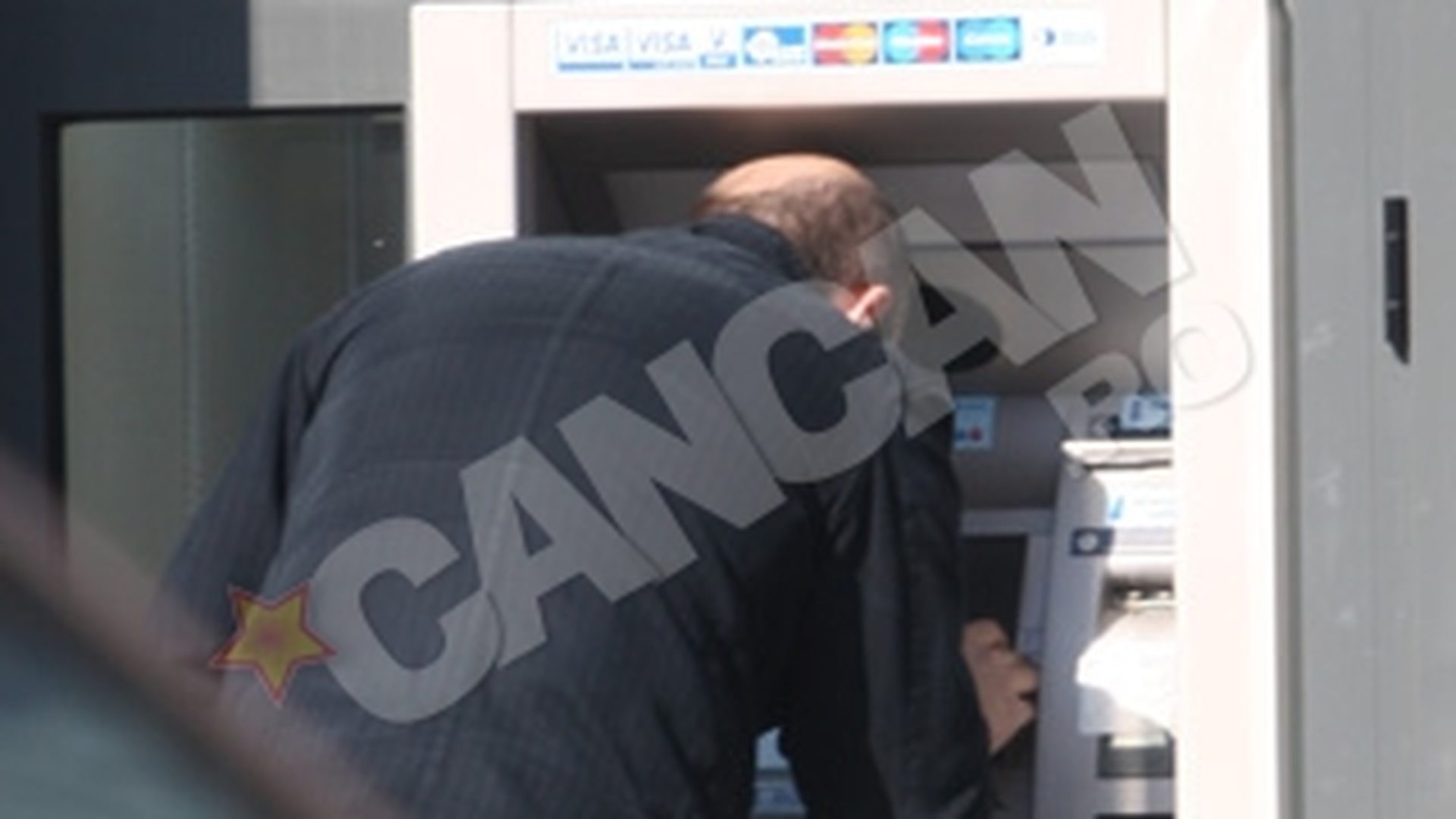 Claudiu Saftoiu e interesat de tricouri si camasi de firma