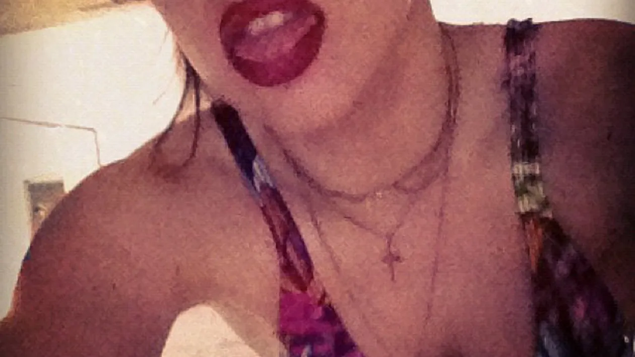 Lady Gaga s-a ras în cap şi are un nou tatuaj făcut în cinstea oraşului Rio de Janeiro! Îţi place sau nu?