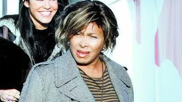 Tina Turner nu imbatraneste. Va vine sa credeti ca are 72 de ani?