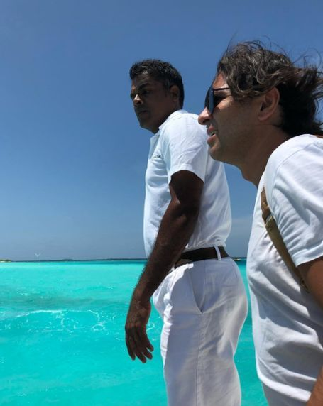 Delia e din nou în vacanţă! S-a pozat în cel mai decupat costum de baie, dar un detaliu ruşinos a ieşit în evidenţă: „Ceva e ciudat….”
