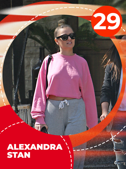 TOP 40 vedete care au lăsat la vedere ce au mai de preţ! Antonia, Loredana sau Tania Budi, sus bluziţa şi… abdomenul la control!