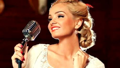 Maria Constantin le-a dat fanilor de gândit, după ce s-a afișat într-o emisiune TV cu o burtică ”suspectă”