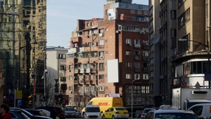 Garsoniera din Târgu Mureș care a creat un val de controverse. Patul e lângă bucătărie, iar dușul lângă birou: ”Unde e toaleta?!”