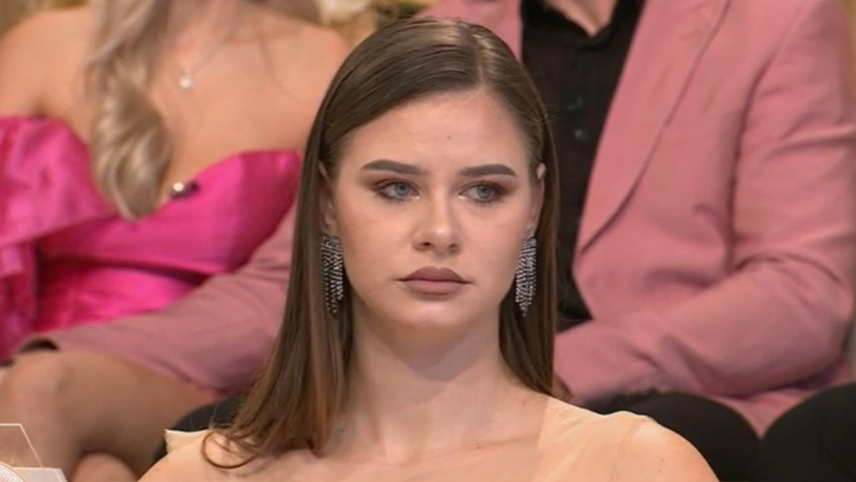 Diana Ursu, fosta concurentă de la Mireasa și Survivor, a slăbit și și-a schimbat look-ul. Sursa foto: captură Antena 1
