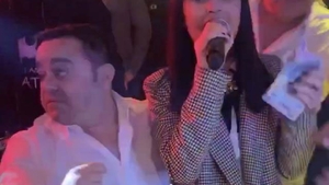 Asta, da, surpriză! Irina Rimes și Adrian Minune, împreună pe scenă. Cei prezenți au sărit, rapid, cu "cașcavalul"