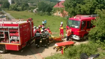 Lacrimi şi durere! Femeia care s-a aruncat cu cei trei copii în faţa trenului la Brăneşti făcuse...