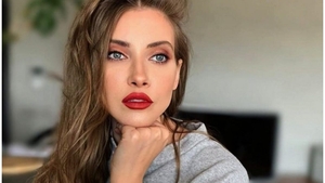 Iulia Albu radiază de fericire după ce a scăpat de problema căderii părului. Cum și-a refăcut podoaba capilară. “Nu m-am axat doar pe medicație”