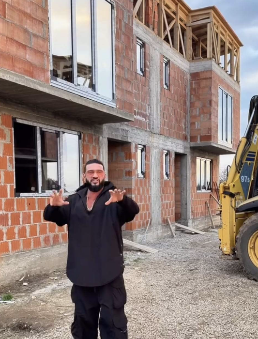 Dorian Popa vinde case complet mobilate. Prețul de pornire îi va surprinde pe mulți