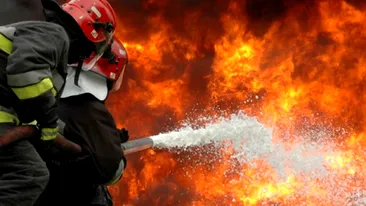 Incendiu urmat de o explozie într-un bloc din Târgu Mureș! Au fost 18 persoane evacuate