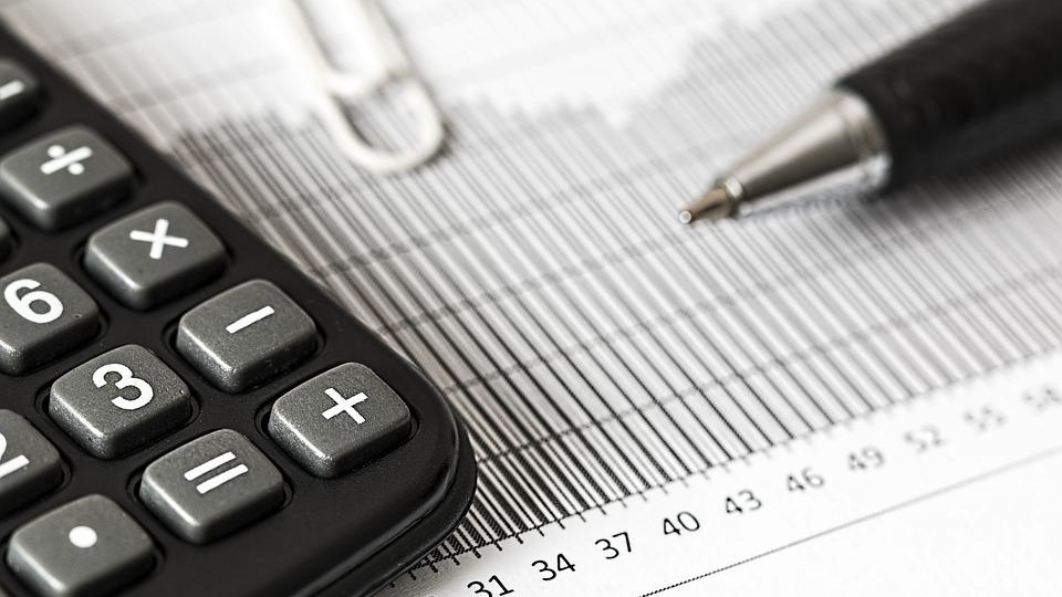 Vești proaste pentru români. Taxele care ar putea crește curând