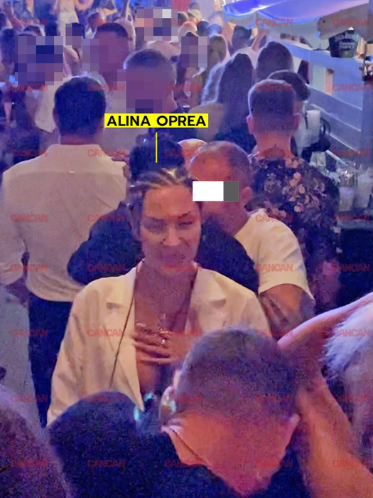 Alina Oprea curtată de trei bărbați în club