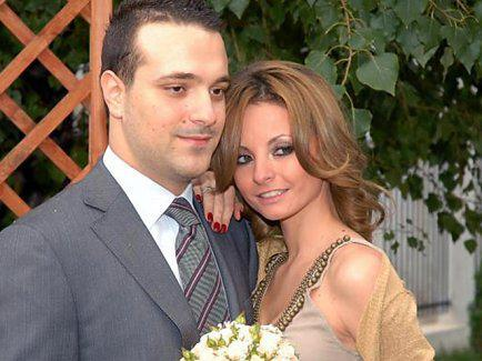 Ex-ul ANDREEI MANTEA, mega-scandal cu fosta soţie, cunoscutul manechin ALEXANDRA BĂDESCU! ”Şi-a abandonat fetiţa! Marele milionar nu-i dă copilei nici o pensie de… 150 de lei!” Intrat de curând în politică, ANDREI ŢÎRDEA se laudă cu o viaţă de lux, dar şi-a ”uitat” complet fosta familie!