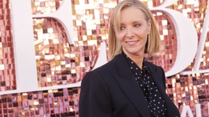 Actorii din „Friends”, supărați pe Lisa Kudrow, după ce a dezvăluit câți bani câștigă încă de pe urma serialului