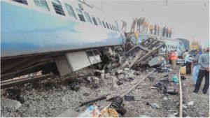 Tragedie de proporţii majore! Peste 30 de morţi şi 50 de răniţi după ce a deraiat un tren