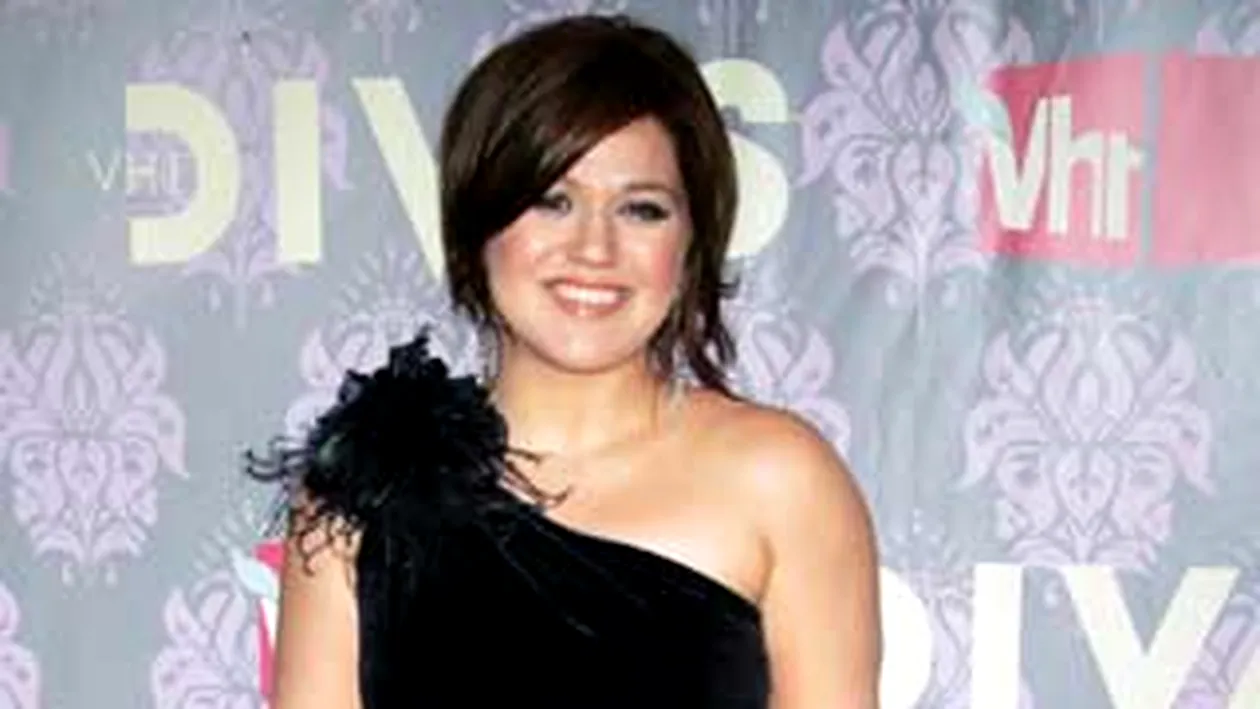 VIDEO Kelly Clarkson ia pauza de pipilica!