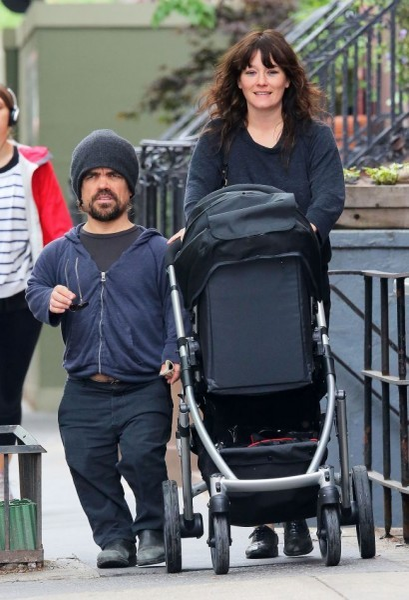 Sigur nu ştiai asta despre el! Vezi cum arată soţia lui PETER DINKLAGE, faimosul actor din GAME OF THRONES