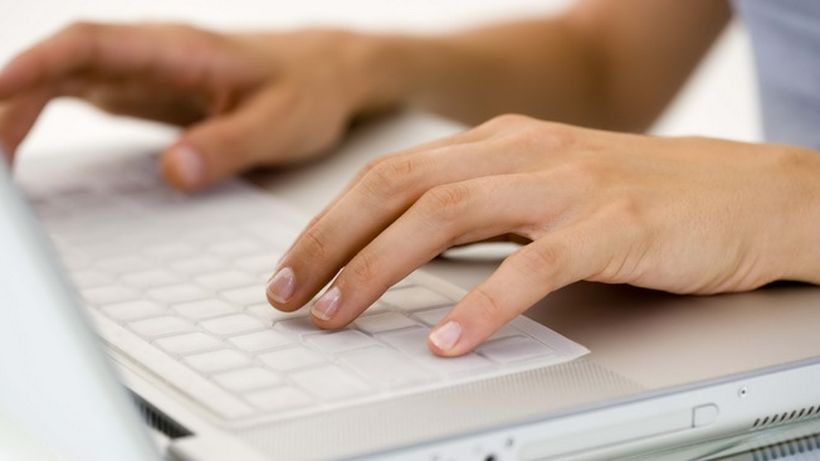 80% dintre cei care scriu la calculator patesc ASTA de fiecare data, fara sa-si dea seama! Iata care sunt RISCURILE!