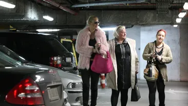 Primele imagini cu mama Vicai! Blonda este in culmea fericirii de cand femeia a venit in Romania si o ia cu ea peste tot!