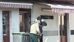 Cum s-a tăiat porcul la barul "Buggy", de lângă casa lui Gigi Becali. Localul a fost făcut celebru de către verii Becali
