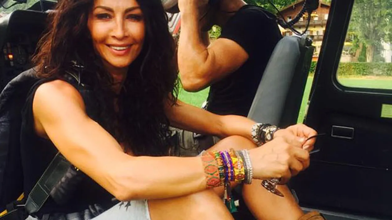 Mihaela Radulescu, fara nicio urma de decenta! S-a dezbracat, s-a aplecat si... Copilul ala apreciaza sa-si vada mama asa?