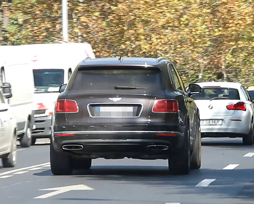 Gigi Becali, la bordul luxosului Bentley Bentayga de 250.000 de euro