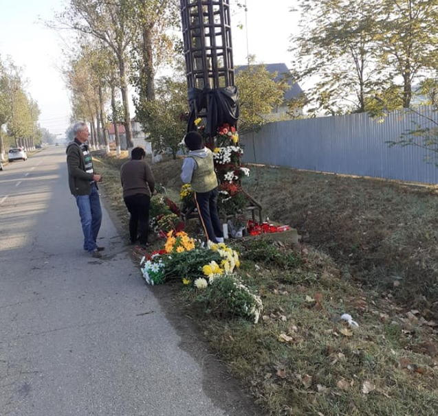 Accident Ialomița. Scene cutremurătoare la morgă, după ce trupurile victimelor au fost luate de rude. 15 copii au rămas orfani de mamă