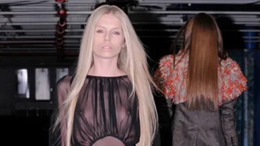 Fata lui Keith Richards, cu sanii la vedere la Saptamana Modei din New York