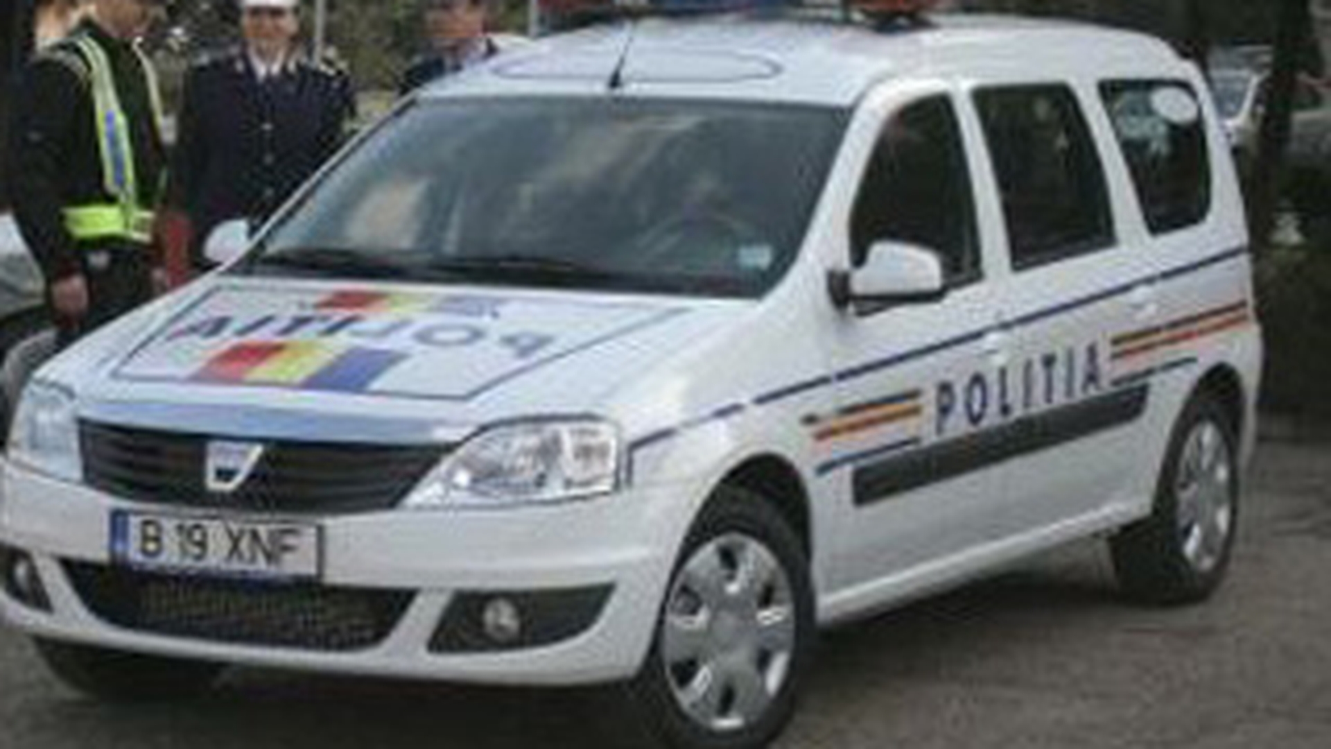 VIDEO Cinci masini de politie dotate cu radare "invizibile" de 150.000 de lei s-au lovit intre ele!