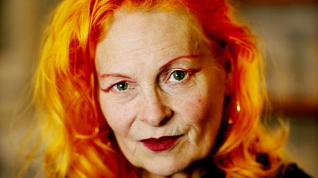 Creatoarea de modă Vivienne Westwood a pozat goală la 70 de ani, iar pozele i-au fost expuse într-o galerie! Te ţine s-o vezi?