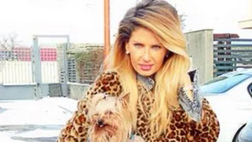 Nu ştiai cum arată Andreea Bănică în lenjerie? A făcut-o şi pe asta! S-a pozat singură în oglindă, să o vadă toată lumea!