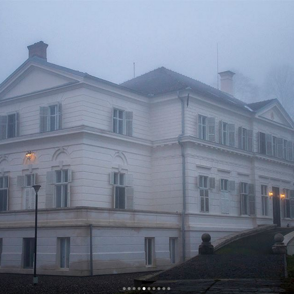 Principesa Sofia a României a făcut câteva poze în parcul Castelului de la Săvârşin! Când s-au uitat pe imagini, nu le-a venit să creadă ce a surprins Alteţea Sa