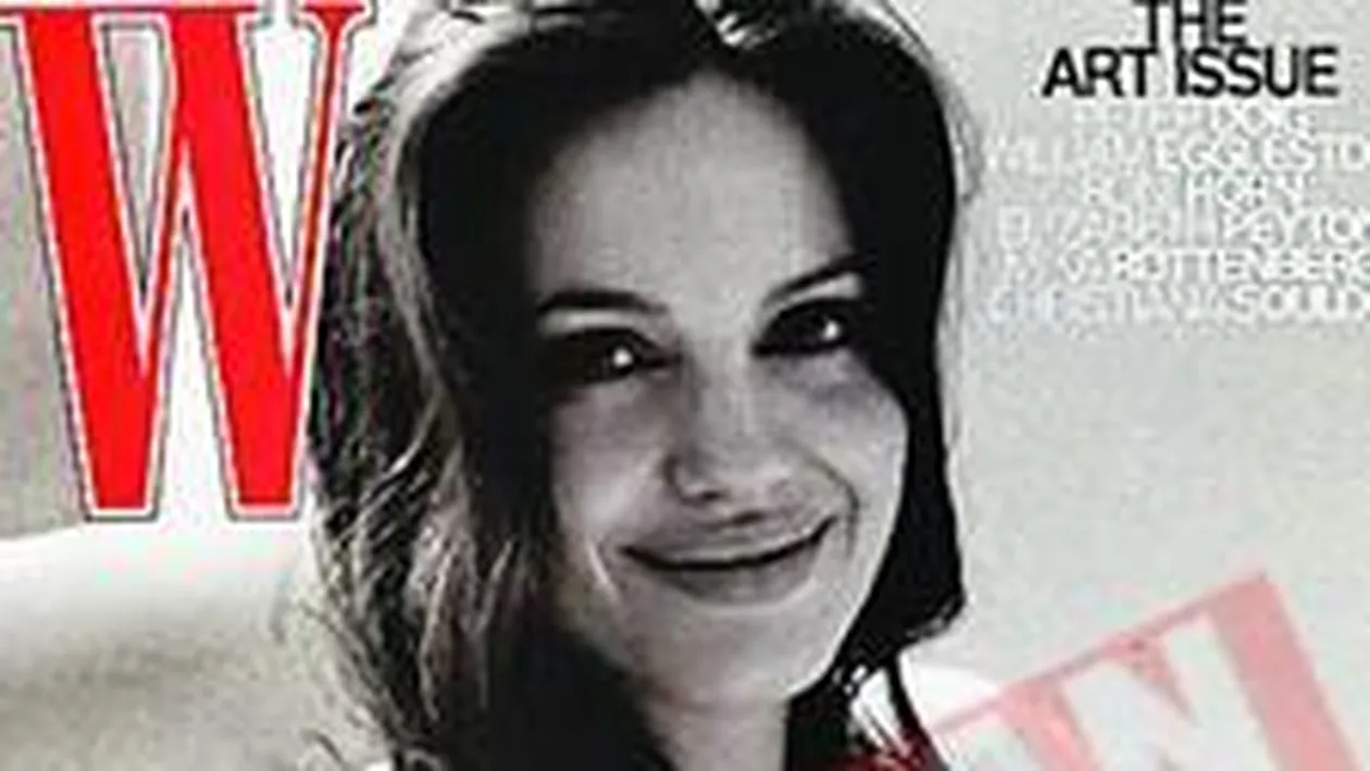 Jolie si-a operat colaceii de pe burta