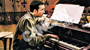 "Memelomanul" din Ghencea a uitat ce a facut intr-o seara de vara! Mihai Stoica se da pianist, cand de fapt e manelist