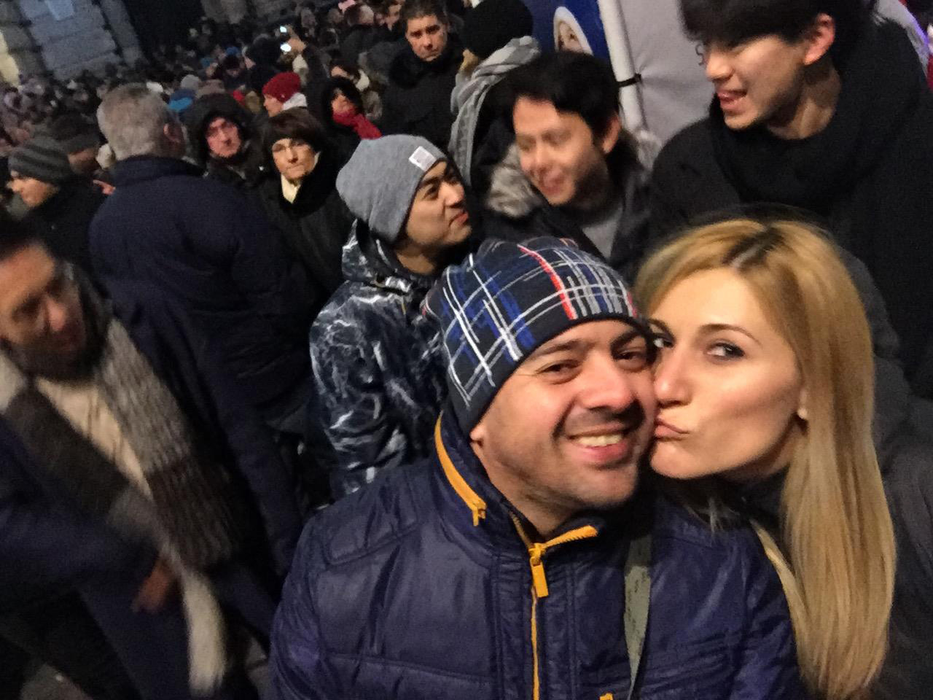 CANCAN.ro vă arată imagini în premieră cu norocosul din Călăraşi care a câştigat 10 milioane de la LOTO. Fostul poliţist comunitar şi-a luat un super-Mercedes, iaht şi a plătit aproape 100.000 € pe vacanţe! Între timp, şi-a băgat banii în trei afaceri, dar pe una a închis-o deja!