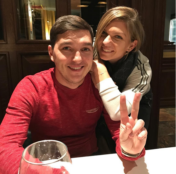 SIMONA HALEP s-a pozat alături de părinţii ei, apoi a făcut anunţul! „Cei mai fericiţi bunici!”