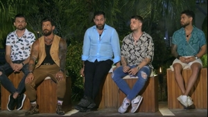 Atingeri suspecte între doi concurenți masculini de la Insula Iubirii. Detaliul de la TV pe care doar TikTok-ul l-a observat