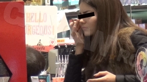 Fiica lui Boureanu e tânără şi surprinzătoare. S-a machiat un sfert de oră într-un magazin!