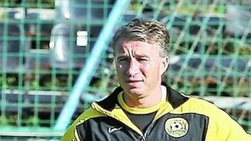 Tehnicianul isi doreste sa petreaca mai mult timp cu familia - Dan Petrescu vrea sa paraseasca Rusia pentru sotie si copil