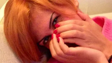 In Playboy a pozat, silicoane si-a pus, buzele si le-a marit, iar acum a intrat in randul blondelor!