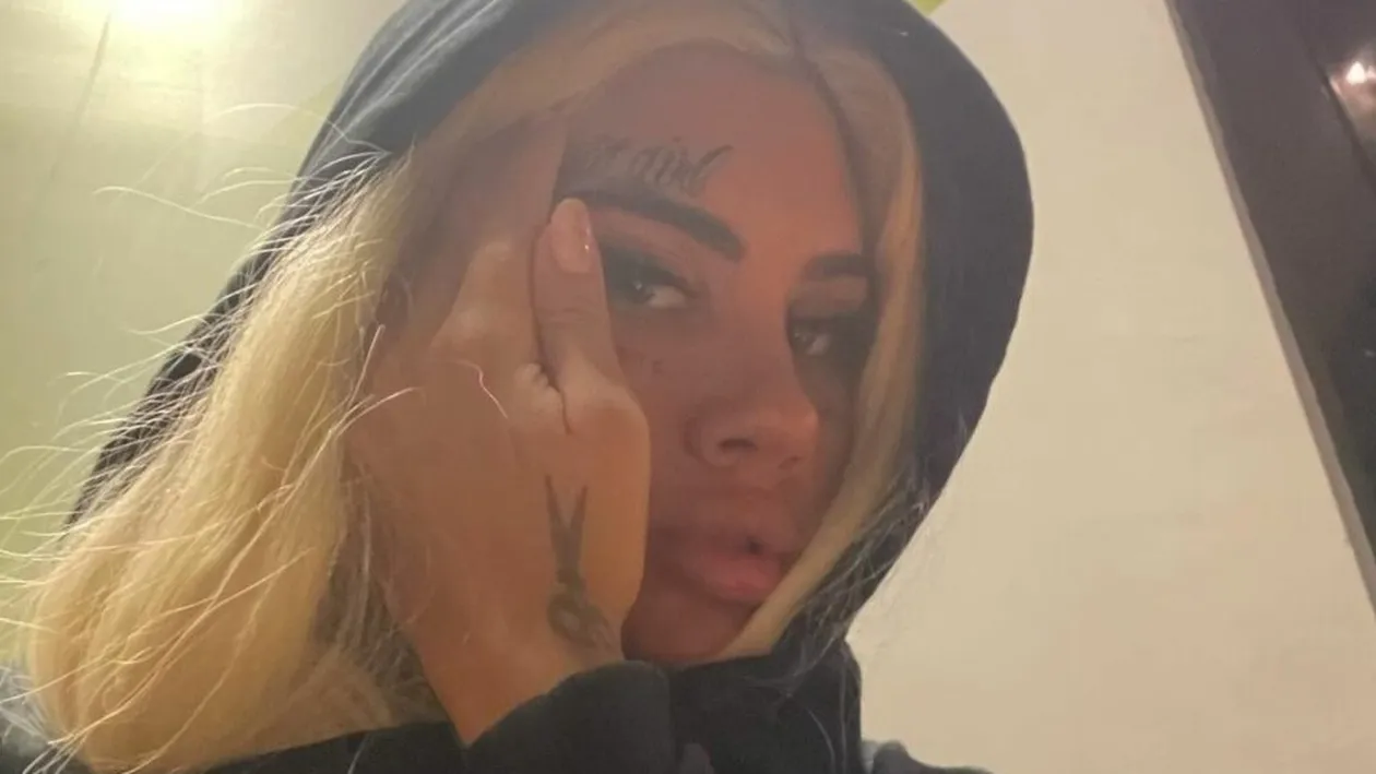 Bia Khalifa, aşa cum nu ai mai văzut-o! Cum arată concurenta de la ”Sunt celebru, scoate-mă de aici!” fără niciun strop de machiaj