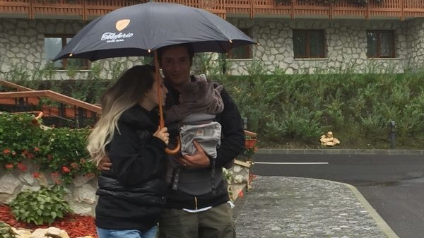 A postat o poză cu fiul ei şi prietenii i-au sărit în cap! Cum a reacţionat Adela Popescu după ce a fost aspru criticată 