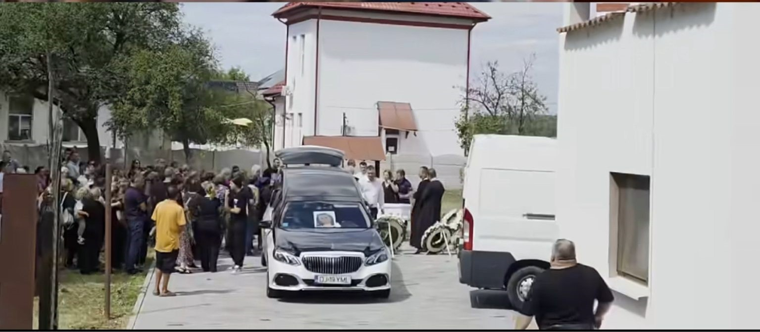 Jale și durere la înmormântarea Silvanei Dogaru. Profesoara din Craiova, condusă pe ultimul drum